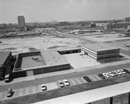46151 Overzicht van het nieuwe politiebureau Kaap Hoorndreef 1 te Utrecht, met links de manege en het stalgebouw.